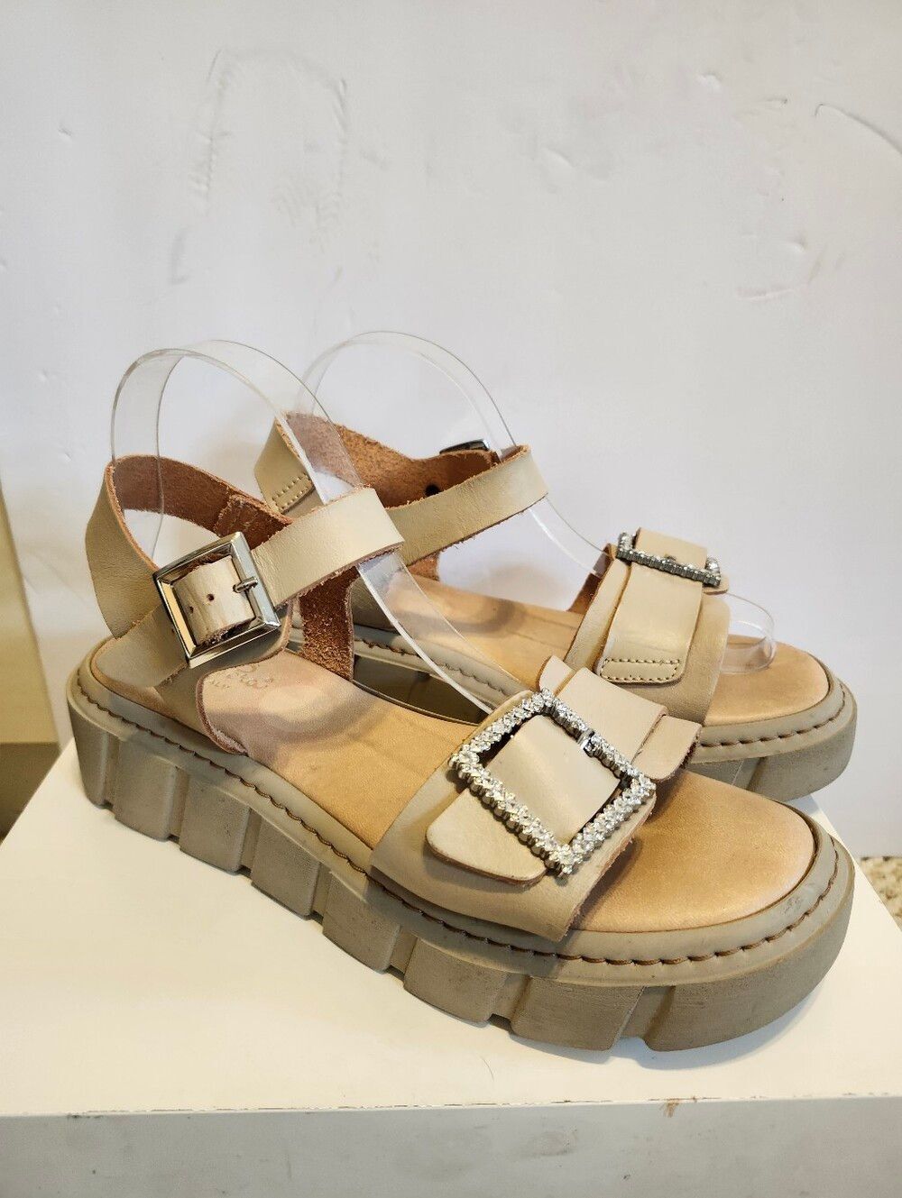 Carlo Pera Nude Leather Crystal Buckle Platform Sandals Sz. US 10/41  Ret. $245